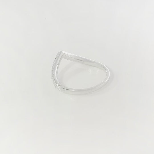 v-shaped half eternity ring