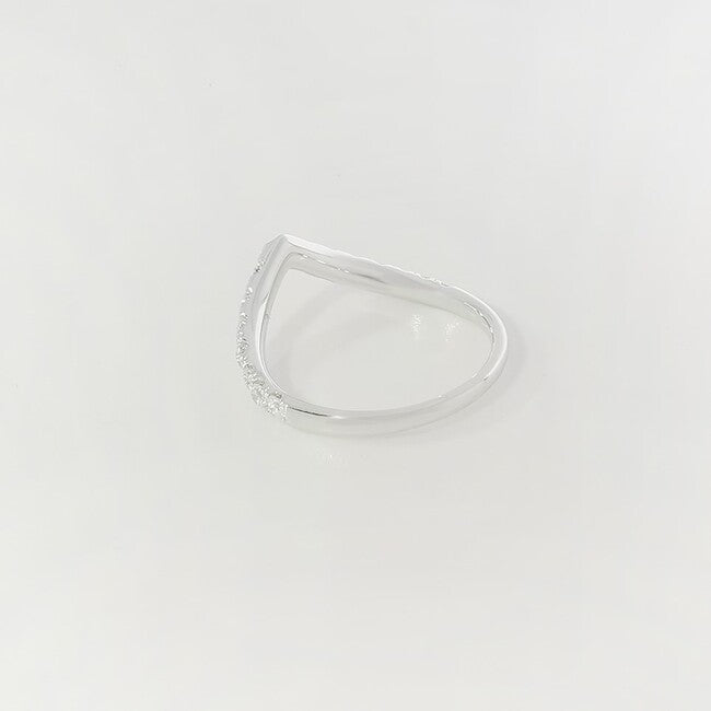 v-shaped half eternity ring